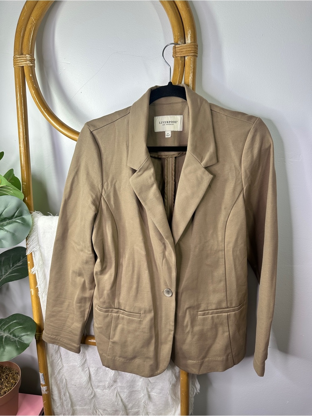 Liverpool Light Weight Pointe Fitted Tan Blazer sz M